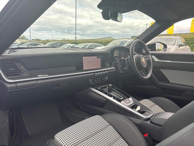 PORSCHE 911 Photo 21