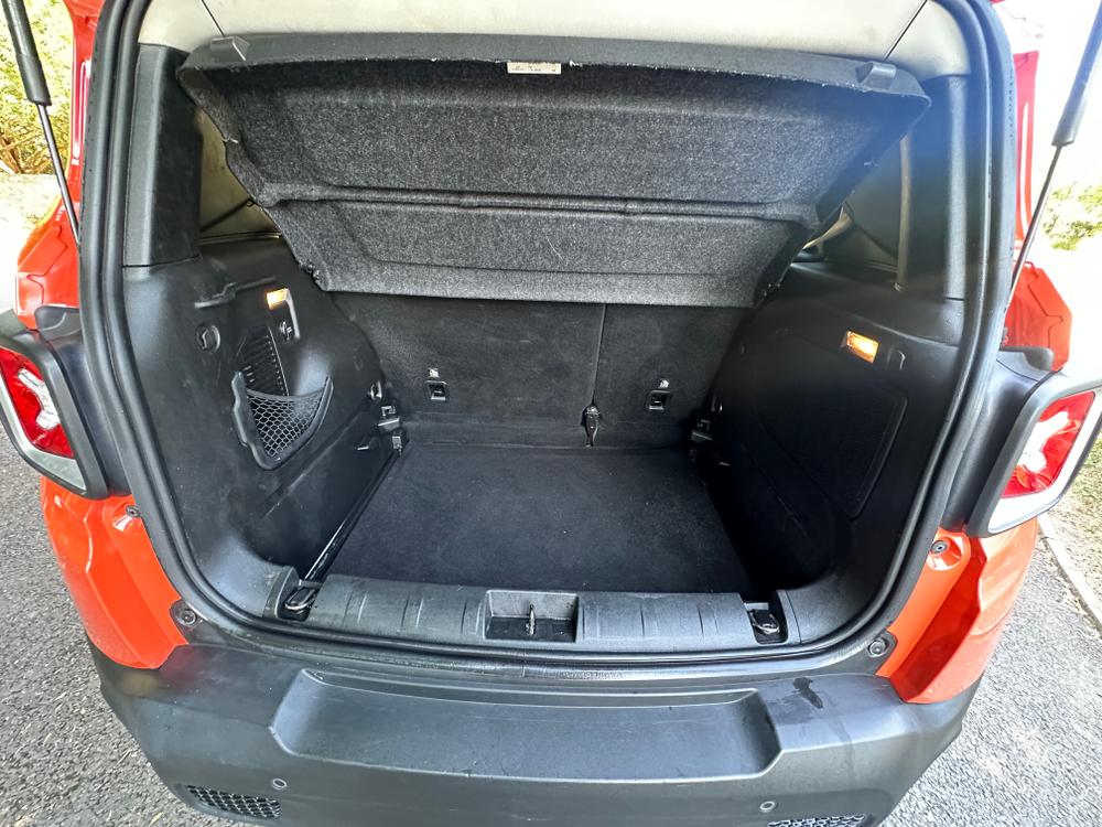 Used Jeep Renegade LW17YWJ 32