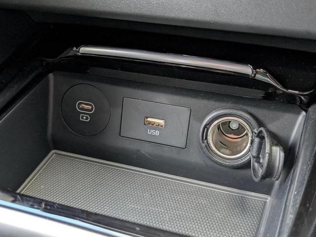 Kia XCeed Photo 613b1855-26ad-4a8a-8d4b-0f4d78c35bb1.jpg
