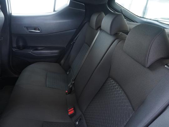 Toyota C-HR Photo 61777ce3-3386-4444-a2ef-7d335507fe8a.jpg
