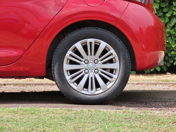 Used Peugeot 208 HV18HPN 8