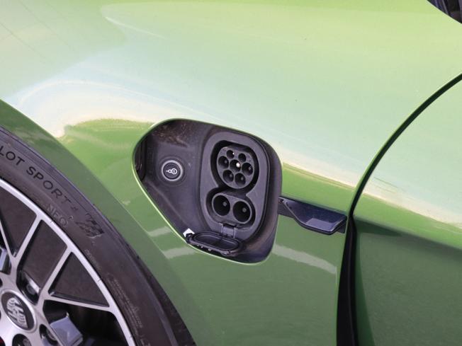 PORSCHE Taycan Photo 17