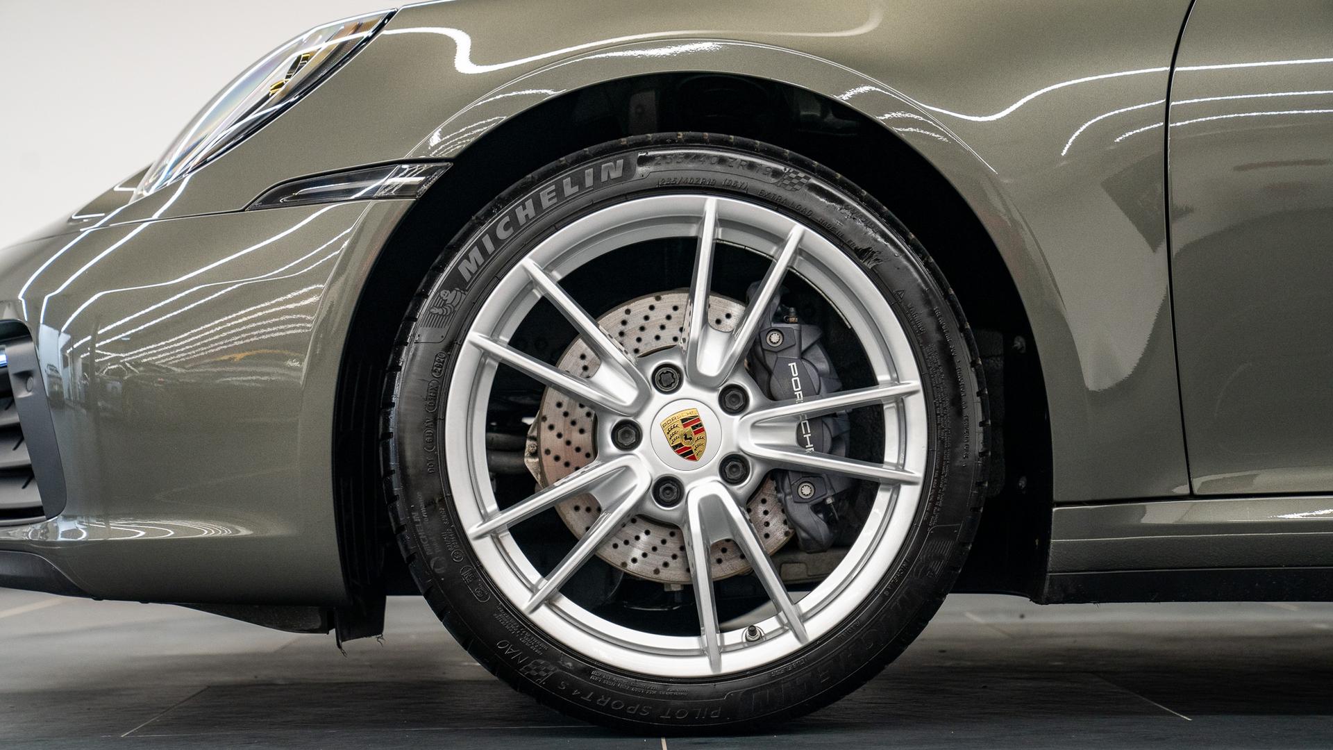 Porsche 911 Photo 61986edf-bc37-4a8b-8d4d-fbe2ab3ad795.jpg