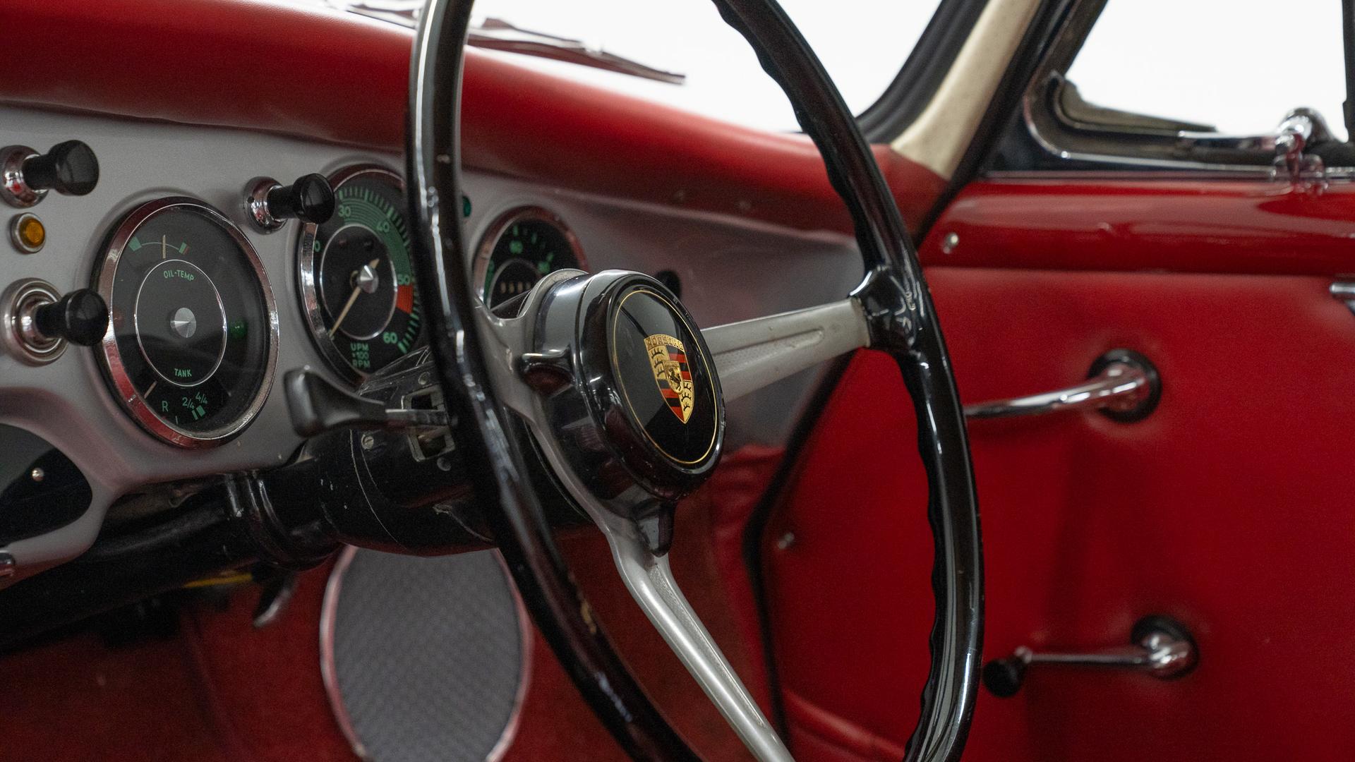 Porsche 356B Photo 619ba240-a2f5-499e-972c-fe9b2424b522.jpg