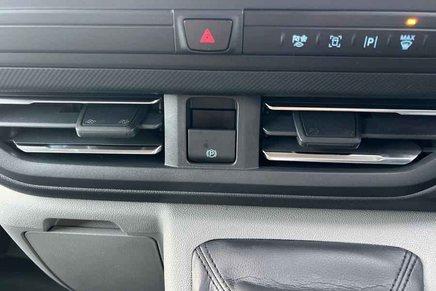 Ford TRANSIT CUSTOM Photo 619e01b6-5833-49c2-98d6-fc16e62f4192.jpg