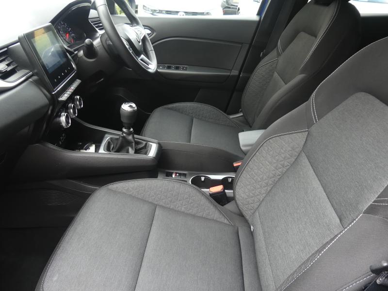 Renault Captur Photo 61a40c8b-a6c3-47f7-ae8e-cb4d51e9b3b1.jpg