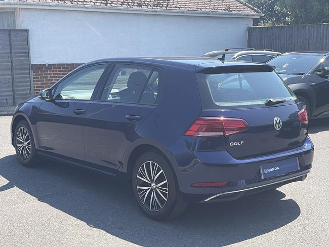 Volkswagen Golf Photo 61b9446d-f7ea-406b-b530-3612145ffc0d.jpg