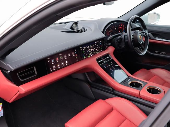 PORSCHE Taycan Photo 3