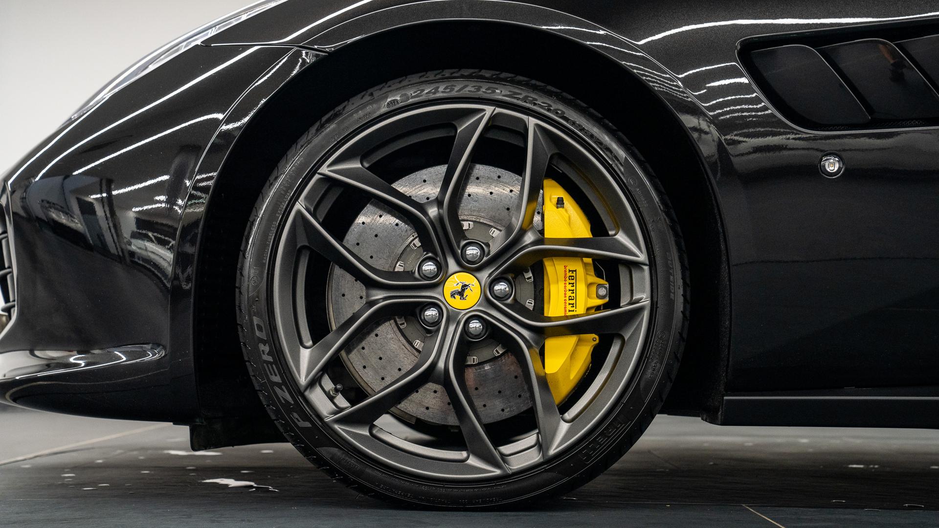 Ferrari GTC4 Lusso Photo 61c7ac1c-1d82-4c43-905b-24c0f1fa330b.jpg