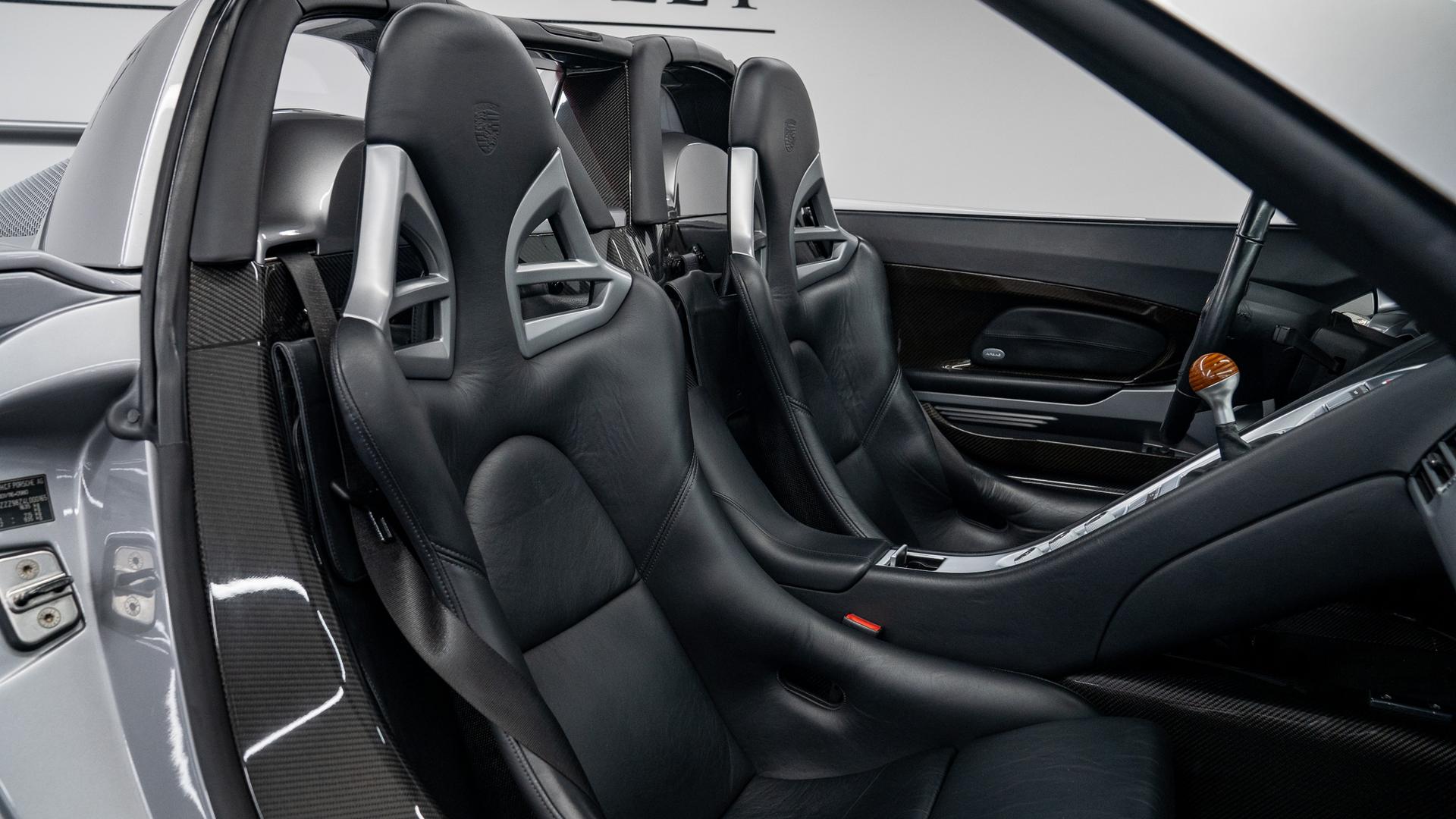 Porsche Carrera GT Photo 61eca952-d183-470c-9373-e512e4725716.jpg