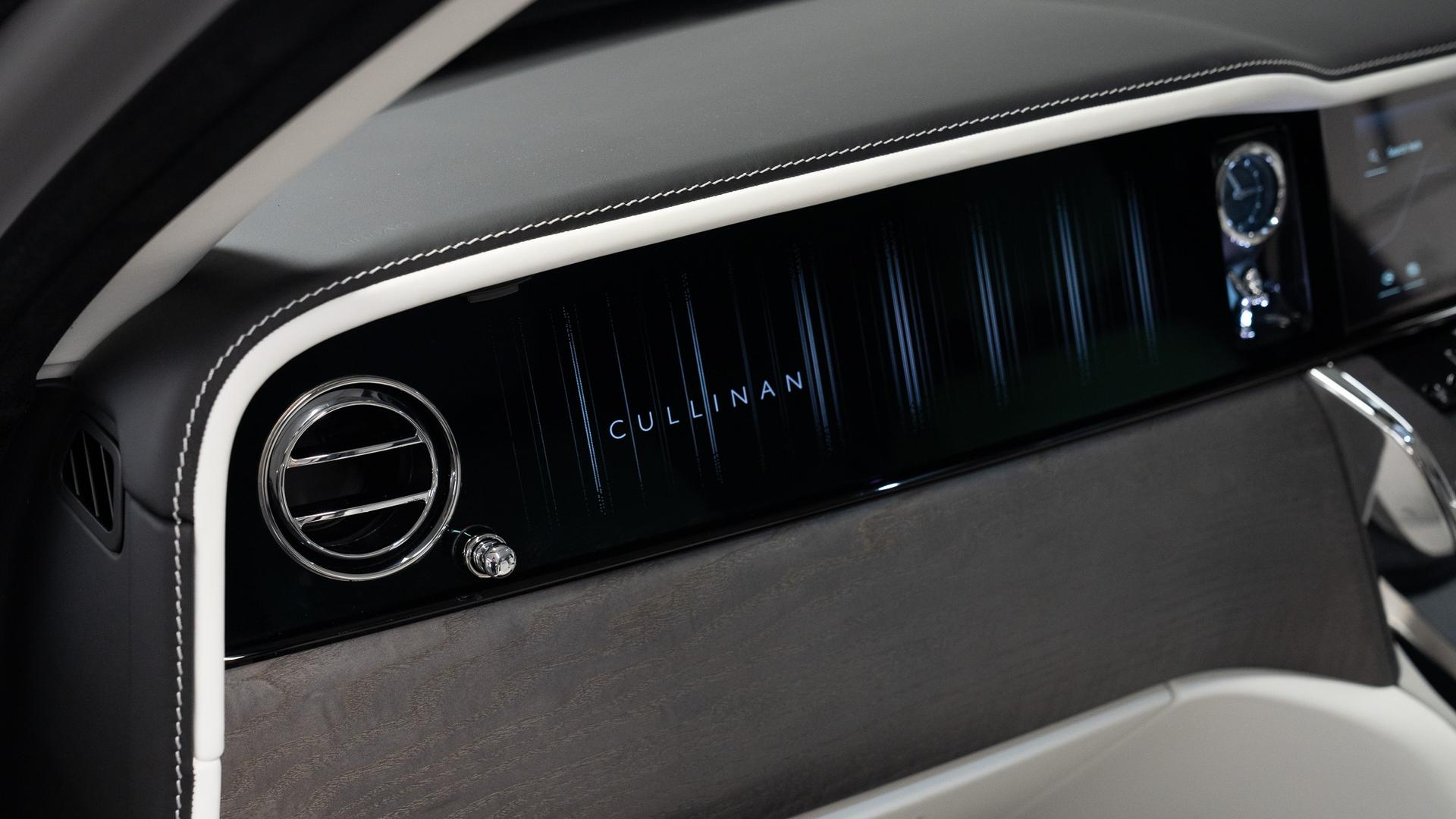 Rolls-Royce Cullinan Photo 61ff362d-d02c-4178-8071-a9a9eb09008c.jpg