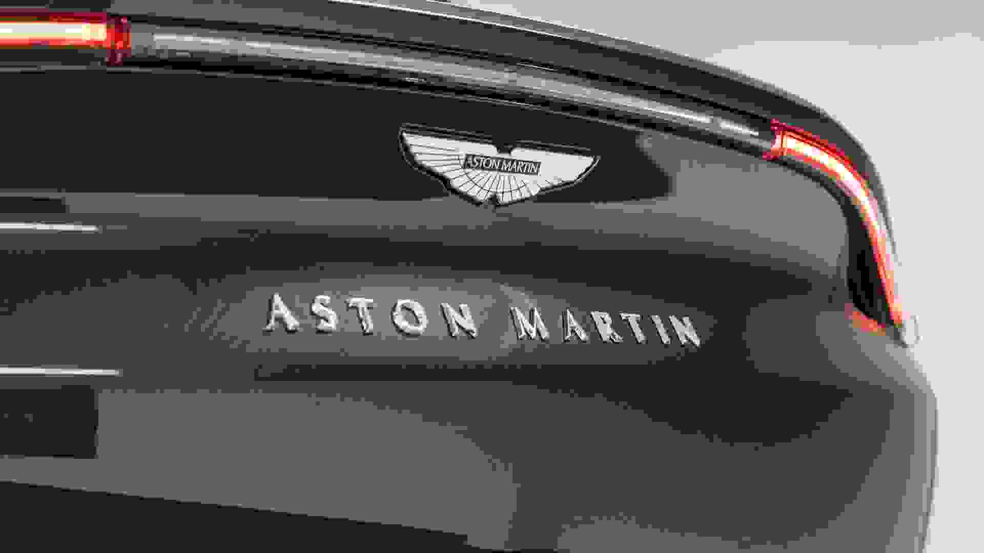 Aston Martin DBX Photo 62029bab-856d-43e6-83dd-70b2b02844ba.jpg