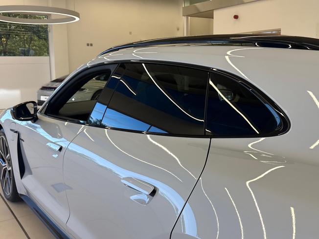 PORSCHE Taycan Photo 34