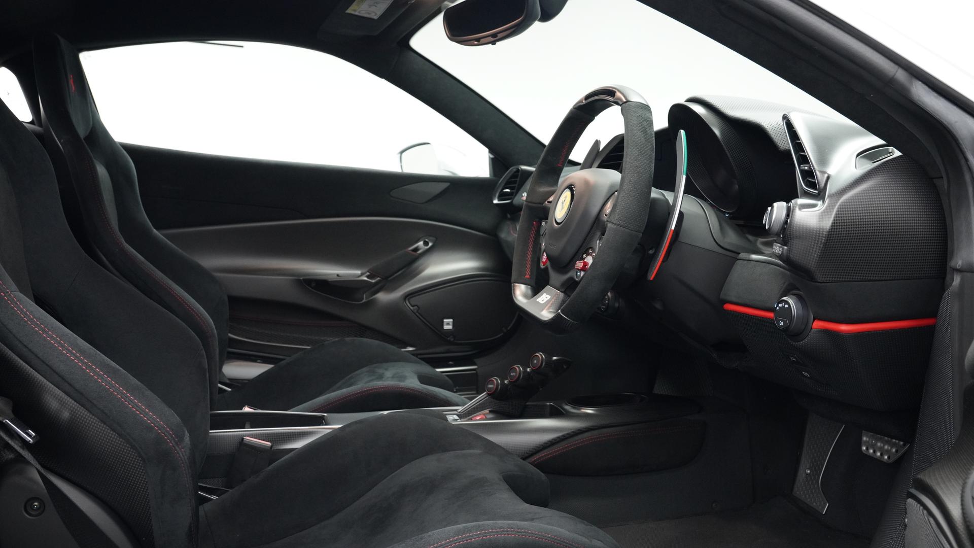 Ferrari 488 Pista Photo 62130186-e7ba-4e99-a90d-1a36a8f989df.jpg