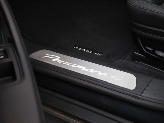 PORSCHE Panamera Photo 28