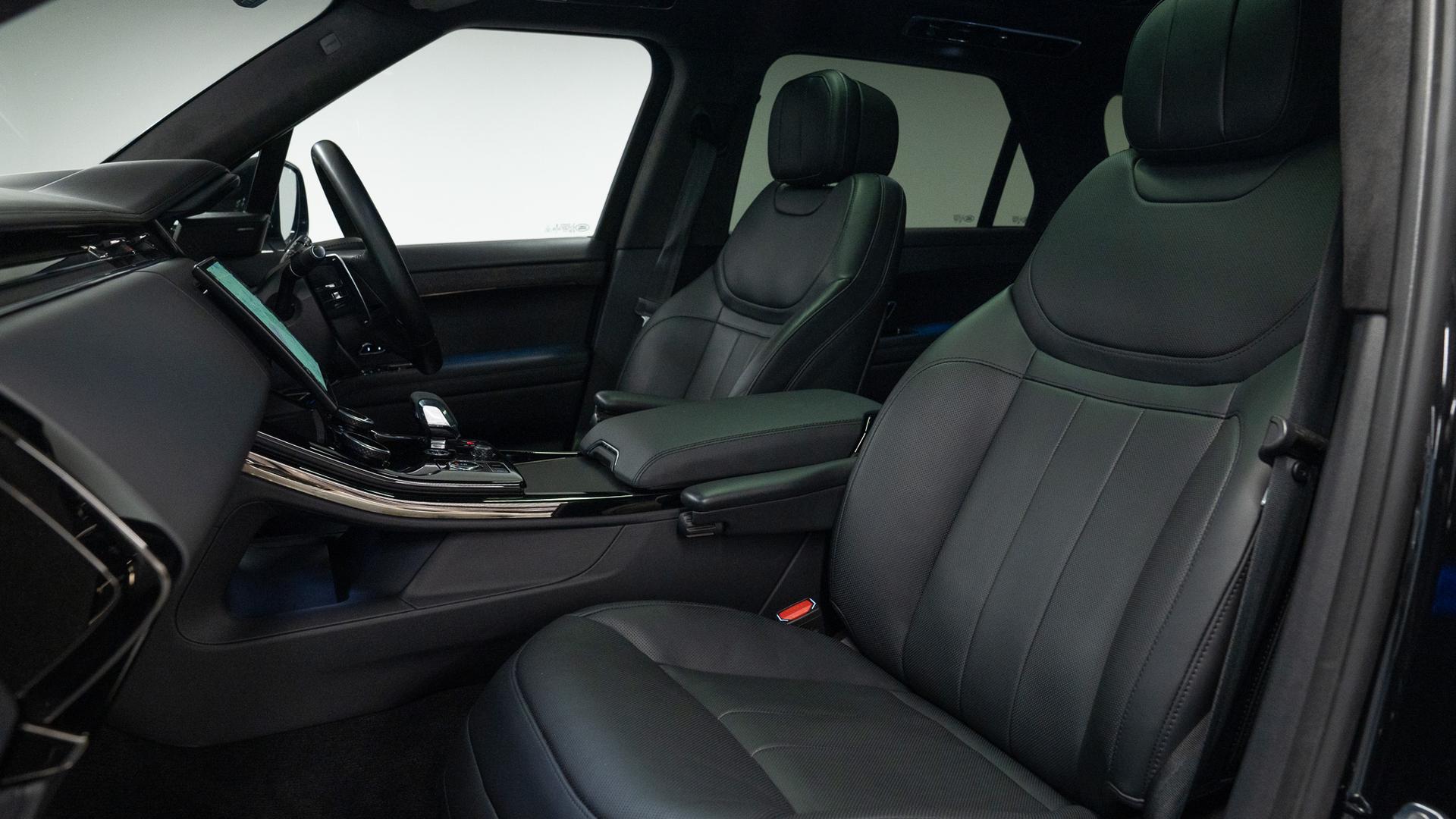 Land Rover Range Rover Sport Photo 6228ea3a-c2b3-4289-8af5-565db71b3567.jpg