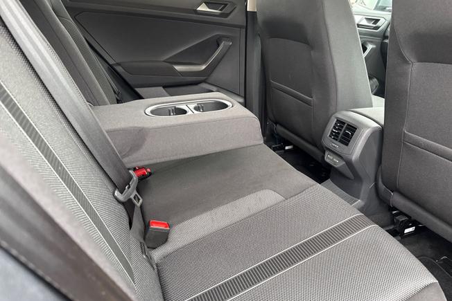 Volkswagen T-Roc Photo 18