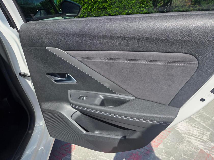 Vauxhall Astra Photo 62428073-8163-4ffe-bf80-16a390d7ce25.jpg