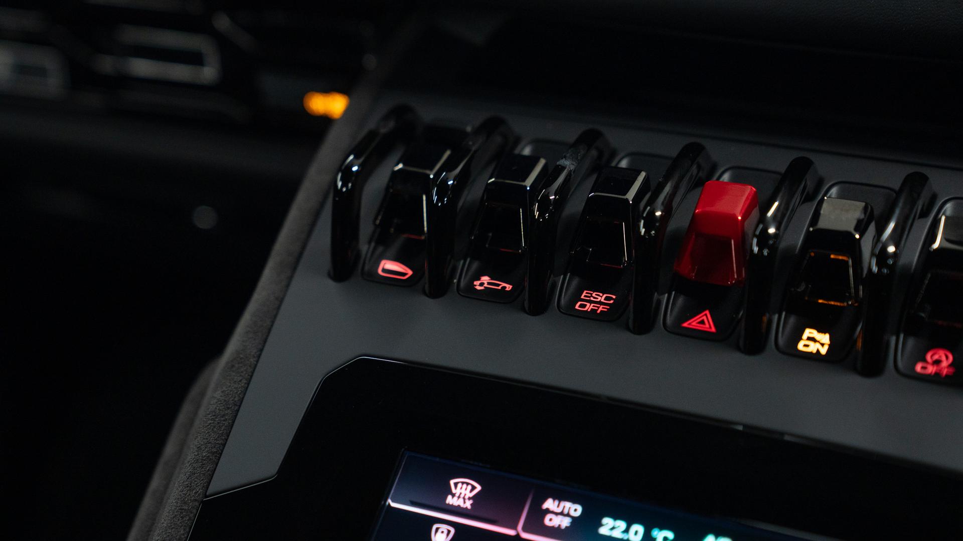 LAMBORGHINI Huracan Photo 6244a3f5-6cf3-4966-b89f-199c88c5c421.jpg
