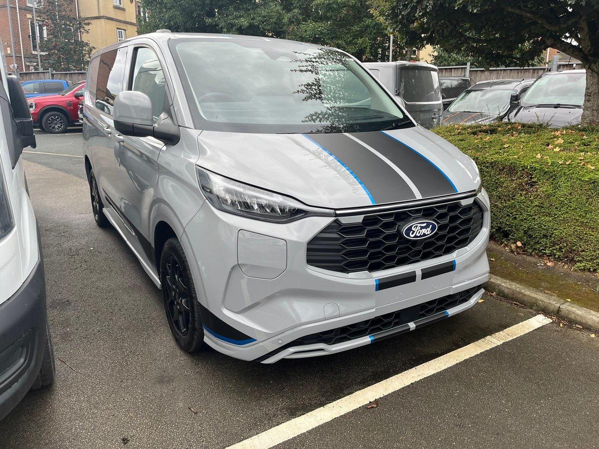 Used Ford Transit Custom 320 Duratec Sport Crew Van - Main Image