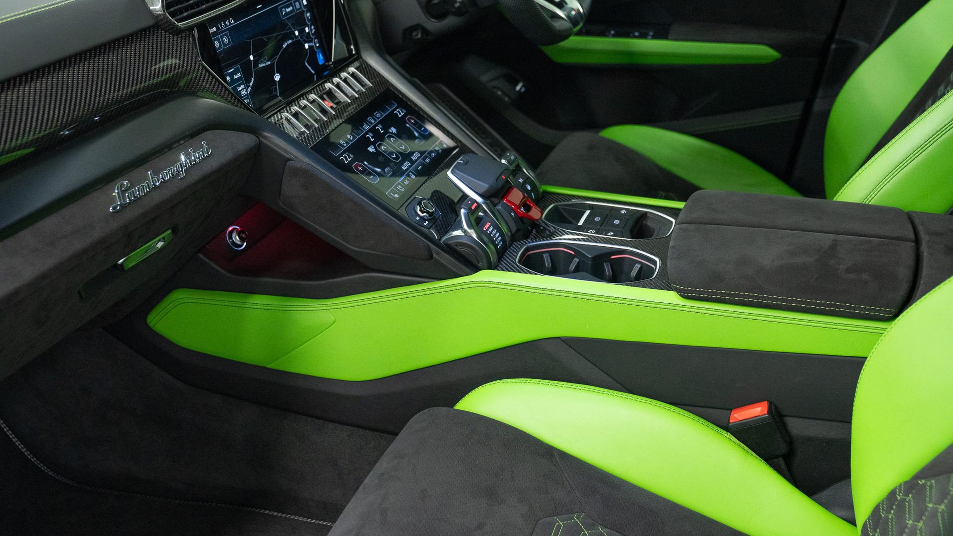 LAMBORGHINI Urus Photo 62555a2c-3a74-4d18-888b-ac09c22974c3.jpg