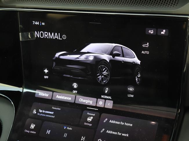 PORSCHE Cayenne Electric Photo 25
