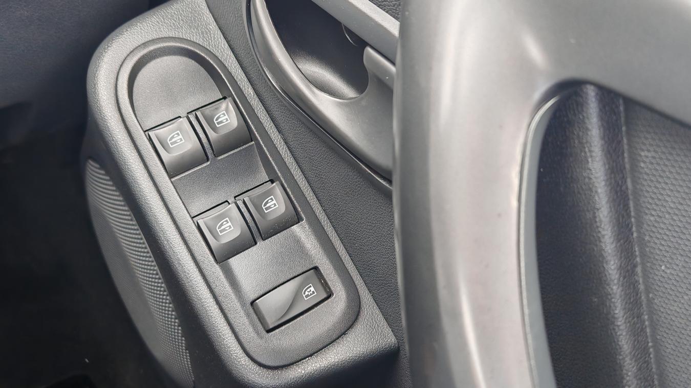 Used Dacia Duster VO15EXN 27