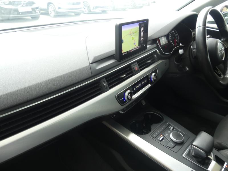 Audi A4 Photo 627786e7-0c88-4a52-9179-0b480db9a778.jpg