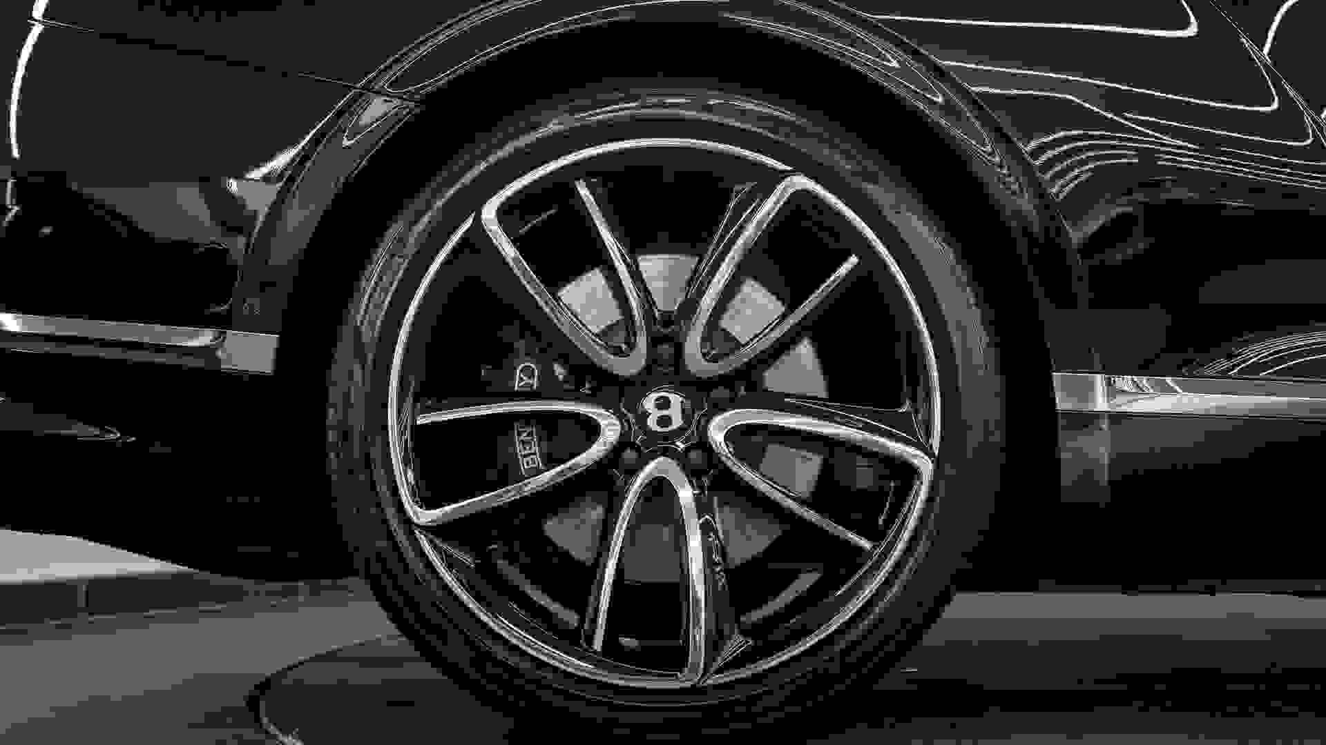 Bentley Continental GT Photo 6281e3e0-afd5-4e9f-bd49-547693b47f1f.jpg