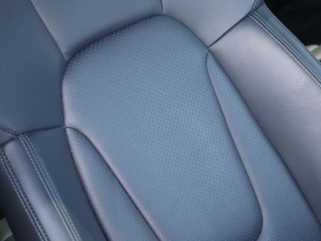 PORSCHE Taycan Photo 26