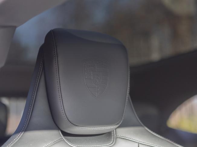 PORSCHE Taycan Photo 13