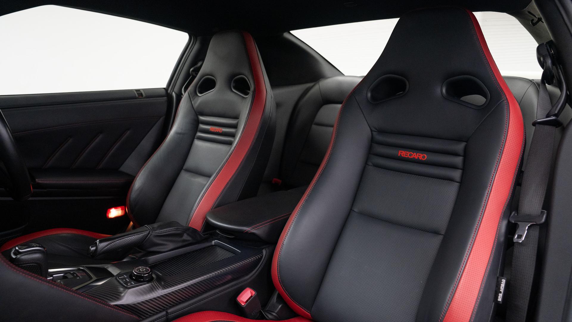 Nissan GT-R Photo 629eccf9-54e7-4b8c-bb48-a4b55f2c0687.jpg
