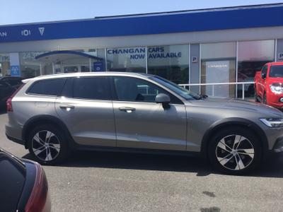 Volvo V60 Cross Country Photo 1