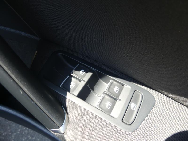 Volkswagen Golf Photo 62cde03a-1170-4679-8745-415047ca0fa8.jpg