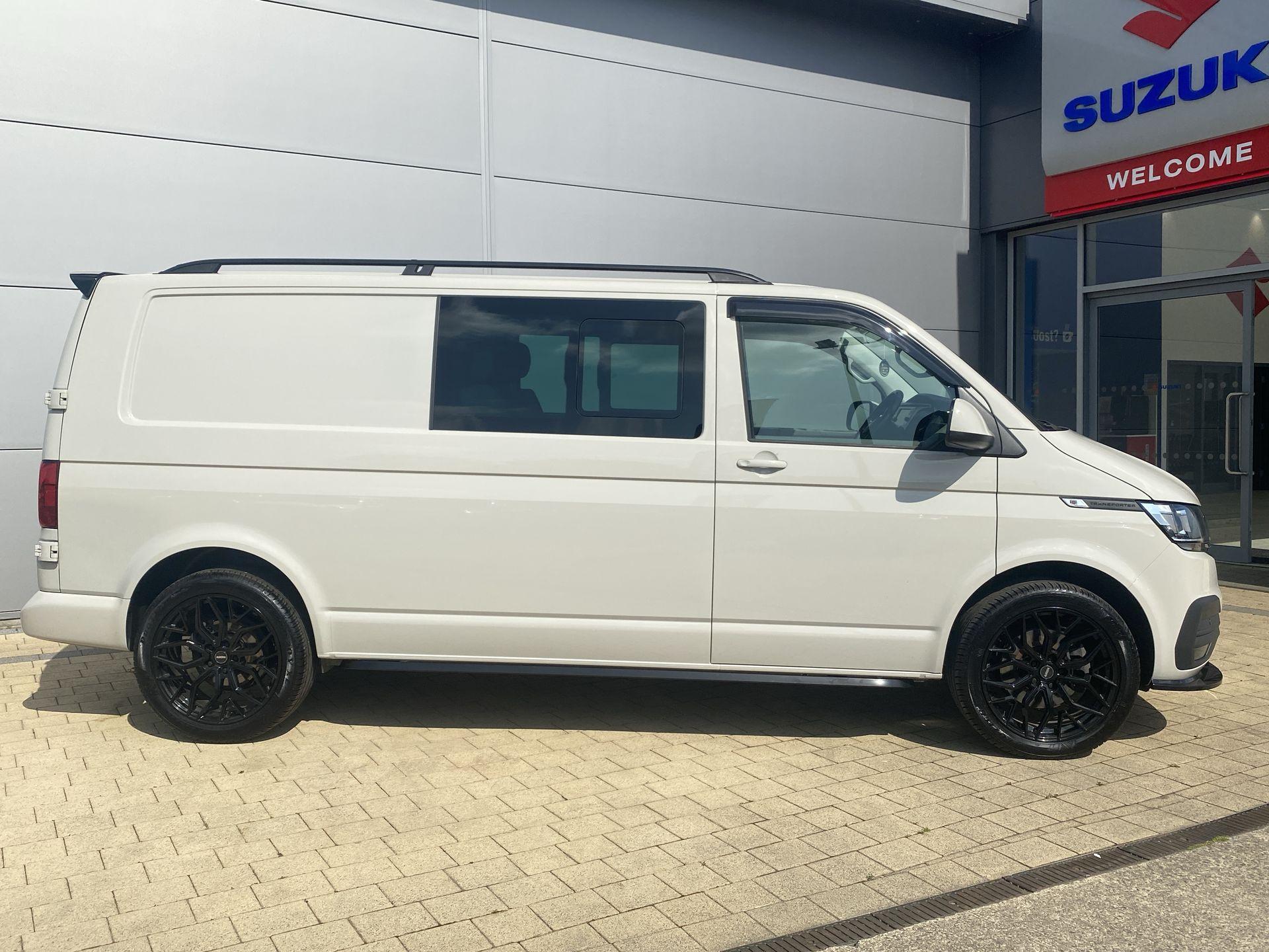 2023 Volkswagen TRANSPORTER T32 LWB 2.0 TDI 150 Highline Kombi Van DSG - vehicle photo 4 for sale on PureCar