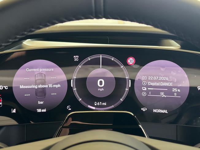 Porsche Cayenne Electric Photo 46
