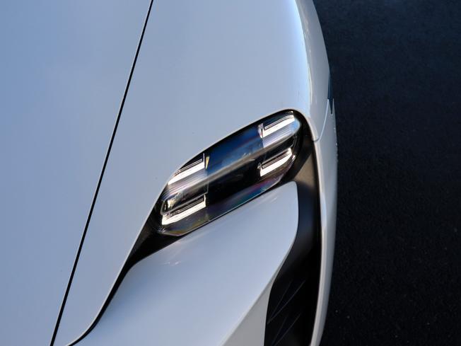 PORSCHE Taycan Photo 22