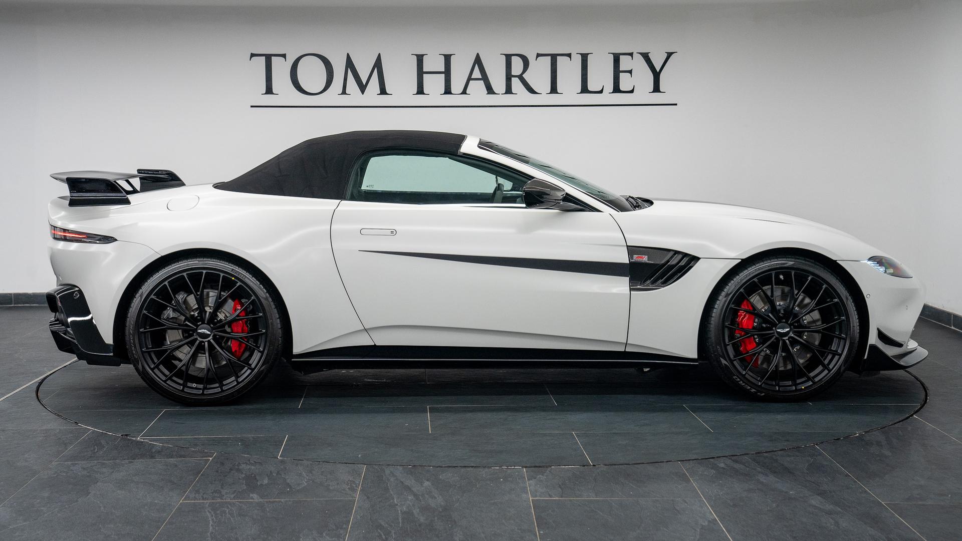 Aston Martin Vantage Photo 631326fa-ea13-42b6-afff-675890933731.jpg