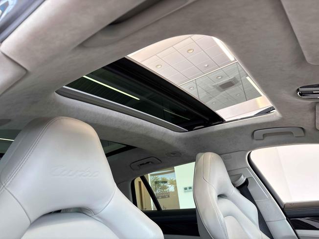 PORSCHE Panamera Photo 28