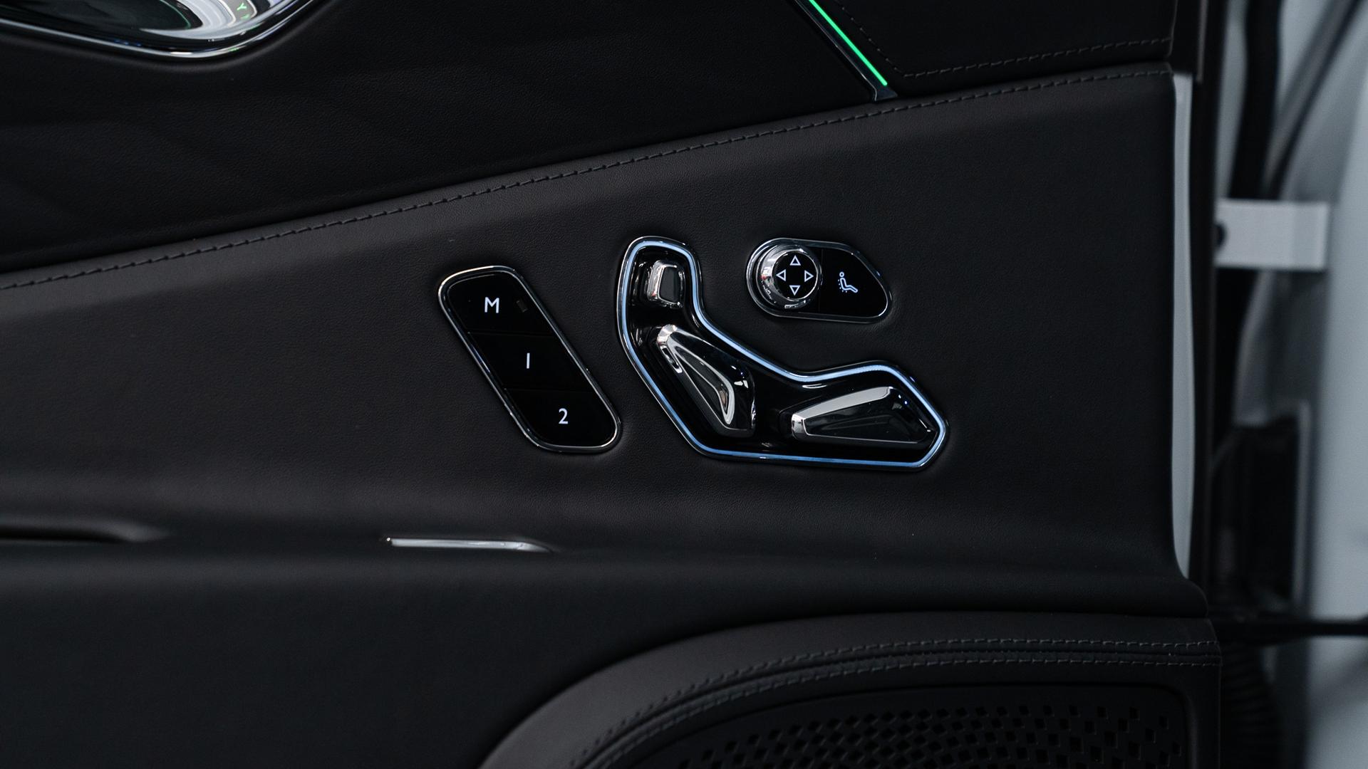 Bentley Flying Spur Photo 63309eb6-a5f3-417a-9ba1-b9978fdc9ede.jpg
