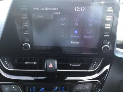 Toyota C-HR Photo 28