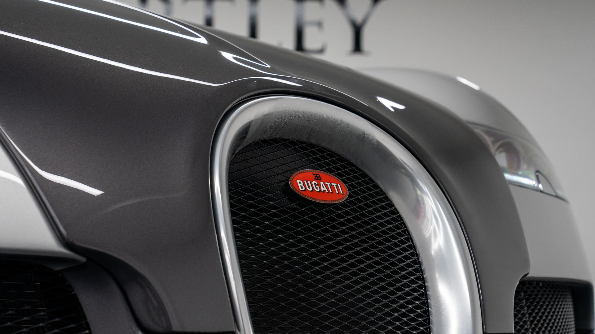 Bugatti Veyron Photo 6363399f-a518-497c-9adf-7ac38d85c64d.jpg
