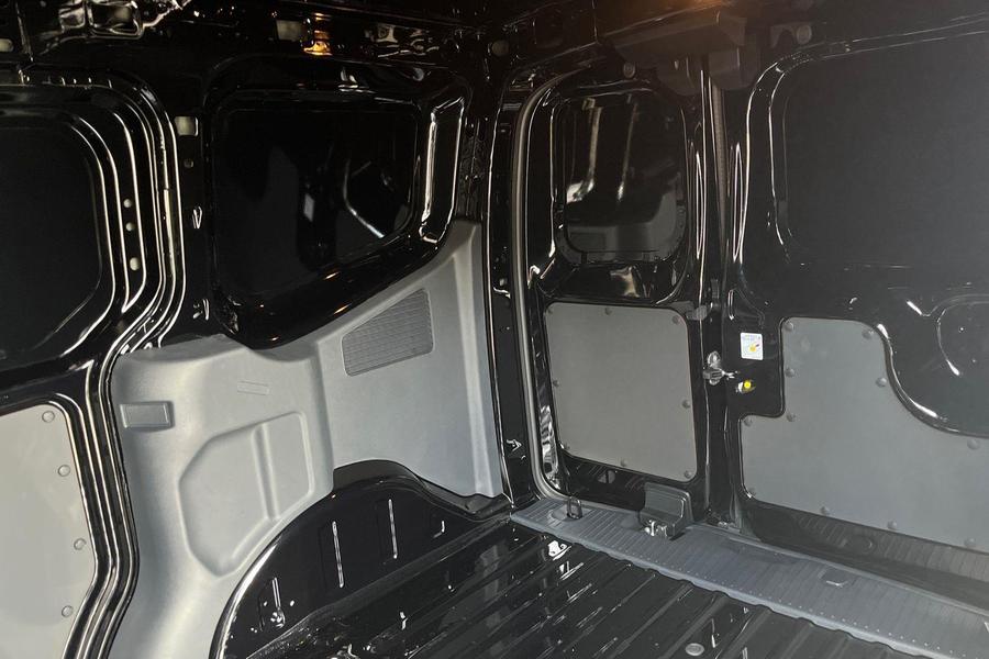 Ford TRANSIT COURIER Photo 63683be1-9fe8-4525-a98a-2eee5acee2fb.jpg