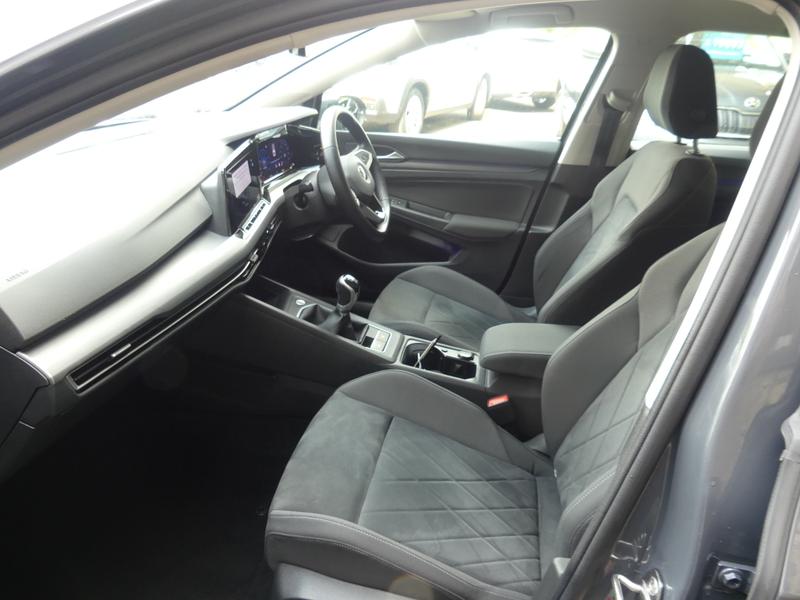 Volkswagen Golf Photo 636c7dd7-b16c-4c6b-b3ed-c27439840689.jpg