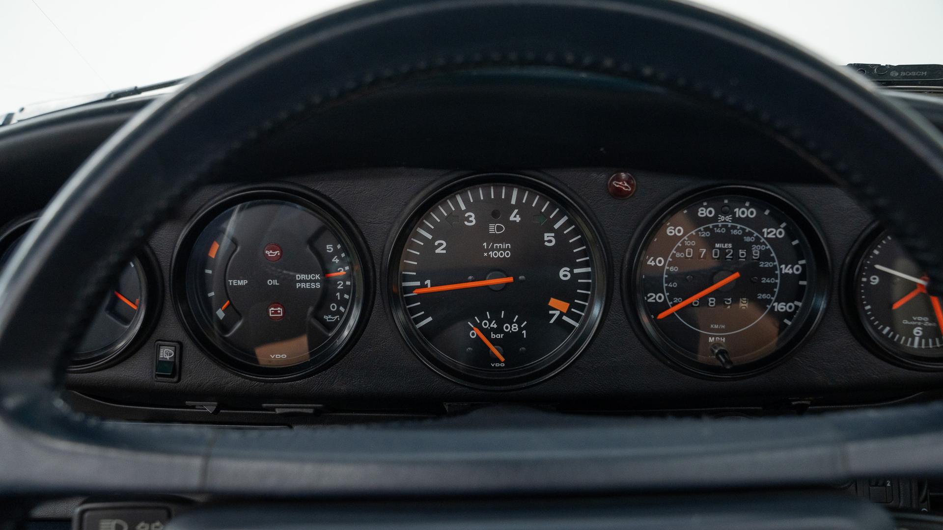 Porsche 911 Photo 63950831-32ba-4d27-b88b-bab57bd62a57.jpg