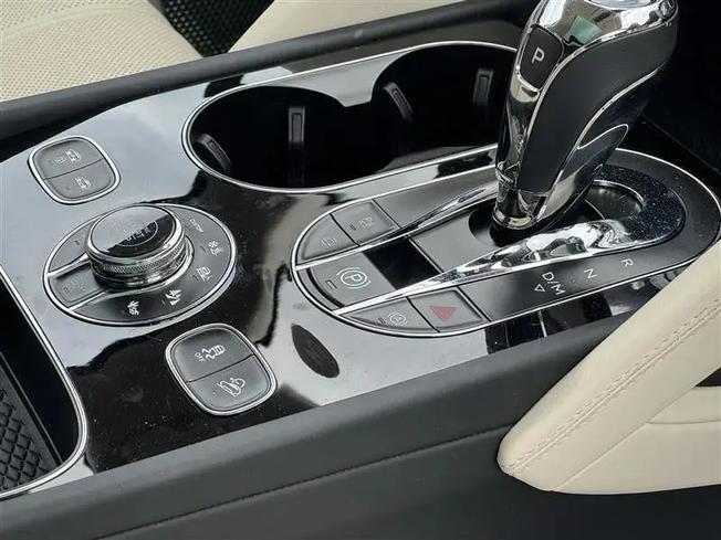 BENTLEY Bentayga Photo 19
