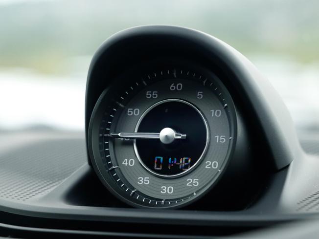 PORSCHE Taycan Photo 31