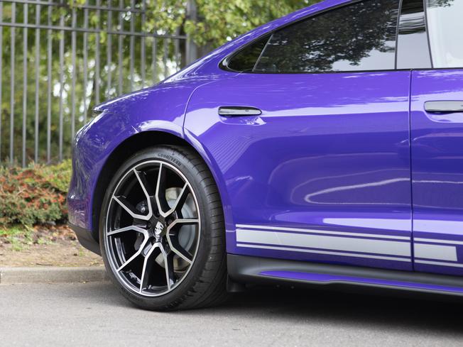 PORSCHE Taycan Photo 38
