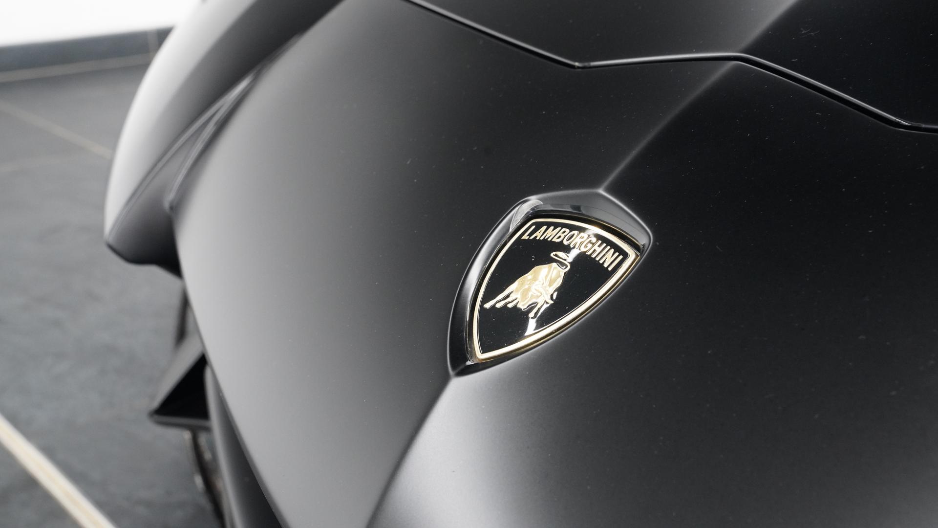 LAMBORGHINI Aventador Photo 63e5a2d5-df13-4c5d-9220-65f427966781.jpg