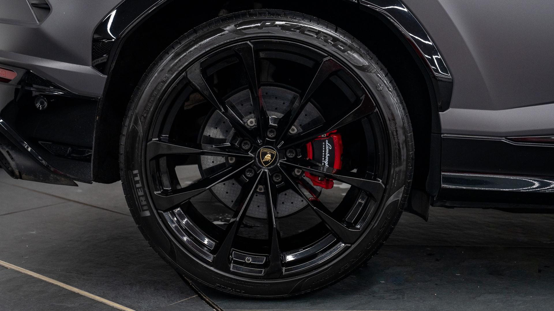 LAMBORGHINI Urus Photo 63f462eb-ed78-4723-945a-ae92b4df9258.jpg